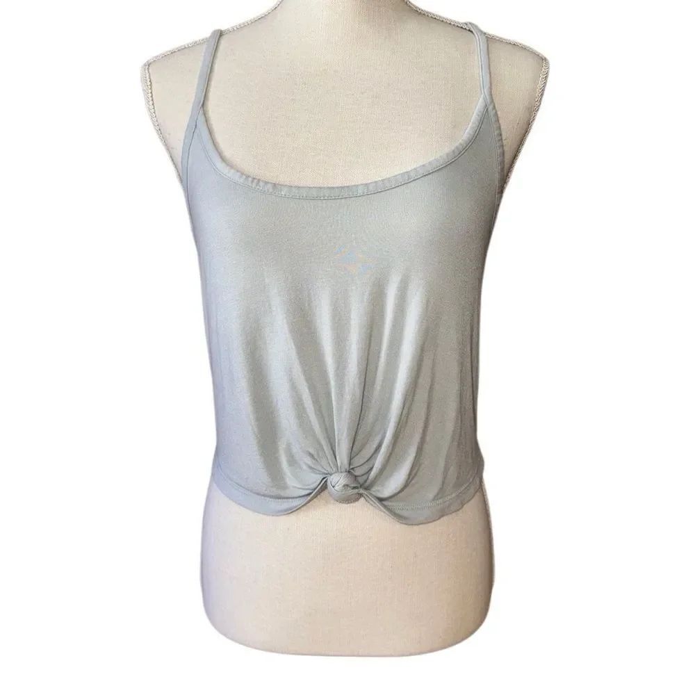 Me to We Women's Knotted Crop Tank Top in Light Gray Size Medium